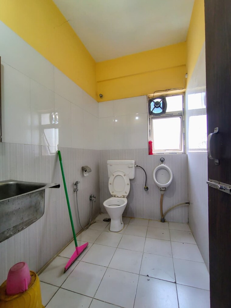 Washroom, salt lake sector v Commercial Office Space 800 Sq.Ft. In Salt Lake Sector V Kolkata 9482919