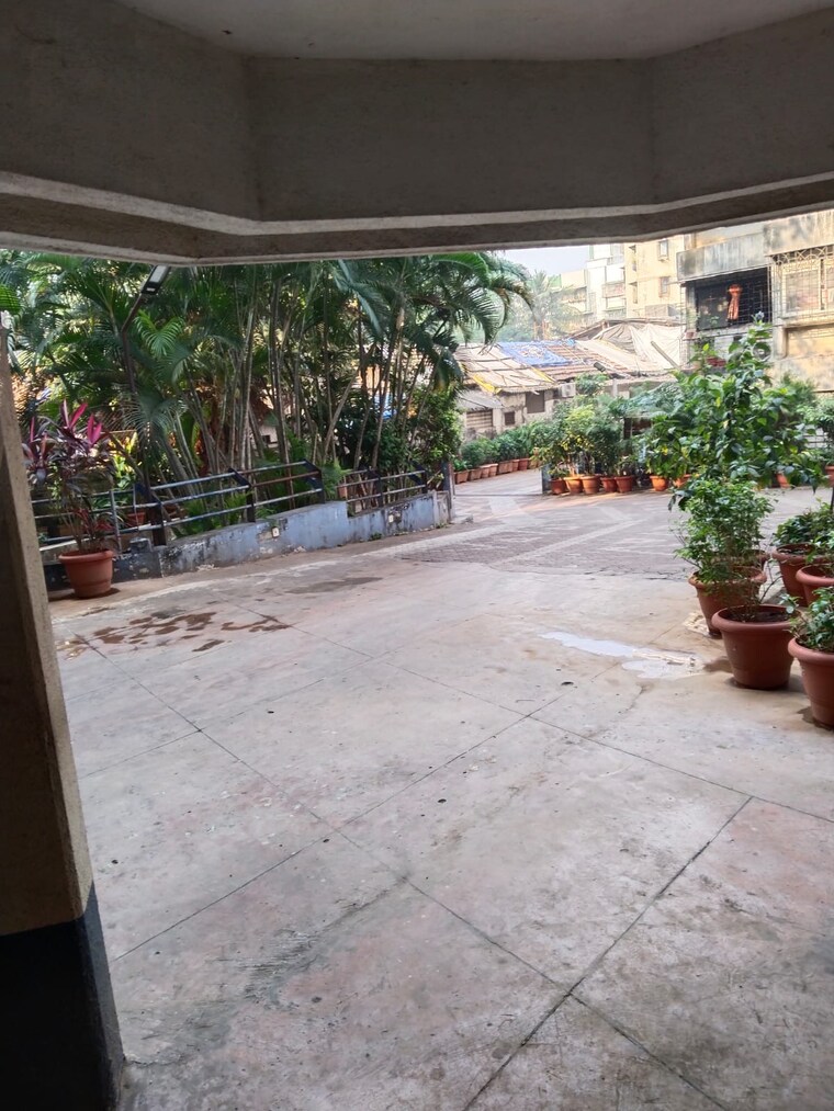  Parking, dsk-trilok 2 Bedroom 750 Sq.Ft. Apartment In Dadar West Mumbai 9483017