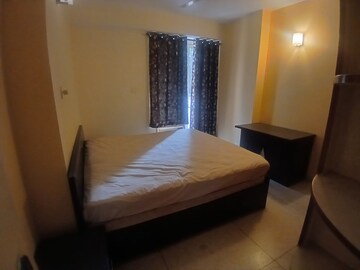 Living Room in 2 BHK Apartment at DLF Richmond Park, Sector 43 – for Rent