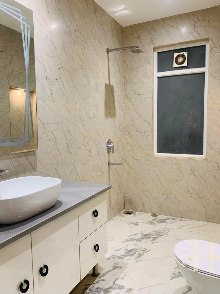 Bathroom, sector 5 1 Bedroom 745 Sq.Ft. Builder Floor In Sector 5 Gurgaon 9483053