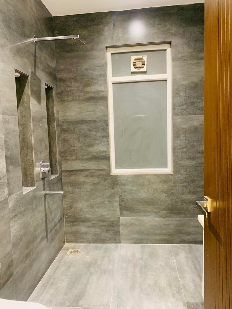 Bathroom, sector 5 1 Bedroom 745 Sq.Ft. Builder Floor In Sector 5 Gurgaon 9483053