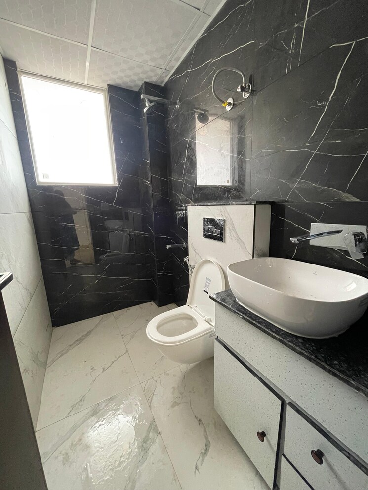 Bathroom, green-valley-residencia 3 Bedroom 1800 Sq.Ft. Apartment In Ghazipur Zirakpur 9483136