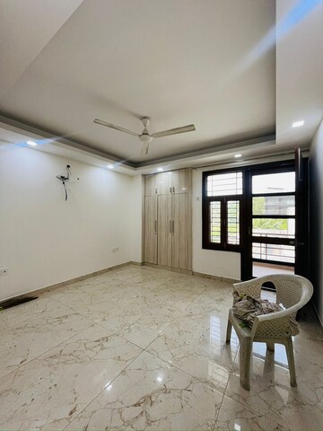 Parking in 3 BHK Builder Floor at Hong Kong Bazaar, Sector 57 – for Rent