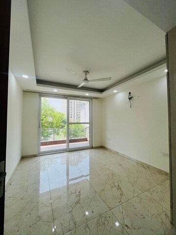 Room in 3 BHK Builder Floor at Hong Kong Bazaar, Sector 57 – for Rent