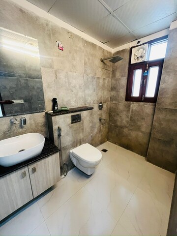 Team Area in 3 BHK Builder Floor at Hong Kong Bazaar, Sector 57 – for Rent