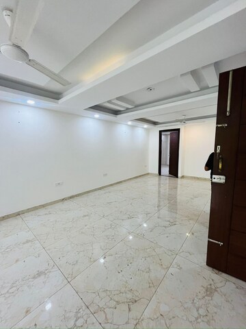 Room in 3 BHK Builder Floor at Hong Kong Bazaar, Sector 57 – for Rent