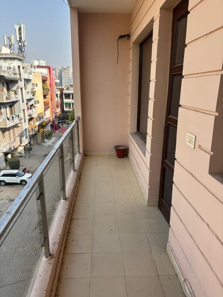 Balcony, motiaz-royal-citi 3 Bedroom 1800 Sq.Ft. Apartment In Ambala Highway Zirakpur 9483197