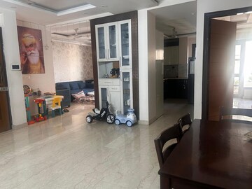 Room in 3 BHK Builder Floor at M3M Atrium, Sector 57 – for Rent