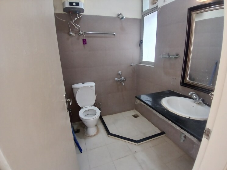 Master Bedroom, pioneer-park-phase-1 2 Bedroom 1200 Sq.Ft. Apartment In Sector 61 Gurgaon 9484282