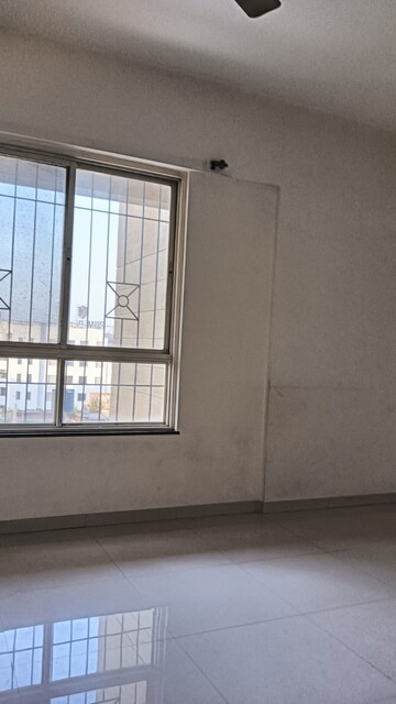 Room in 2 BHK Apartment at Nyati Equatorial II, Bavdhan – for Rent