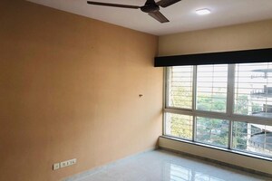 Room in 2 BHK Apartment at Runwal The Orchard Residency, Ghatkopar West – for Rent