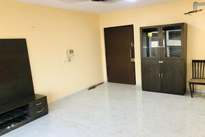 Room in 2 BHK Apartment at Runwal The Orchard Residency, Ghatkopar West – for Rent