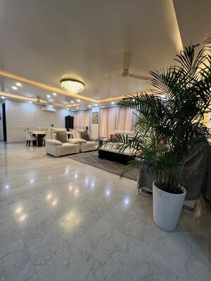 Parking in 1 BHK Builder Floor at Sector 4 – for Rent