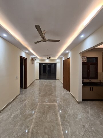 Room in 1 BHK Builder Floor at Sector 4 – for Rent
