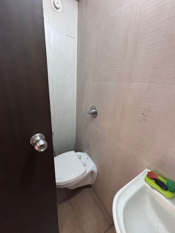 Bathroom, galaxy-carina 3 Bedroom 1475 Sq.Ft. Apartment In Kharghar Navi Mumbai 9484387