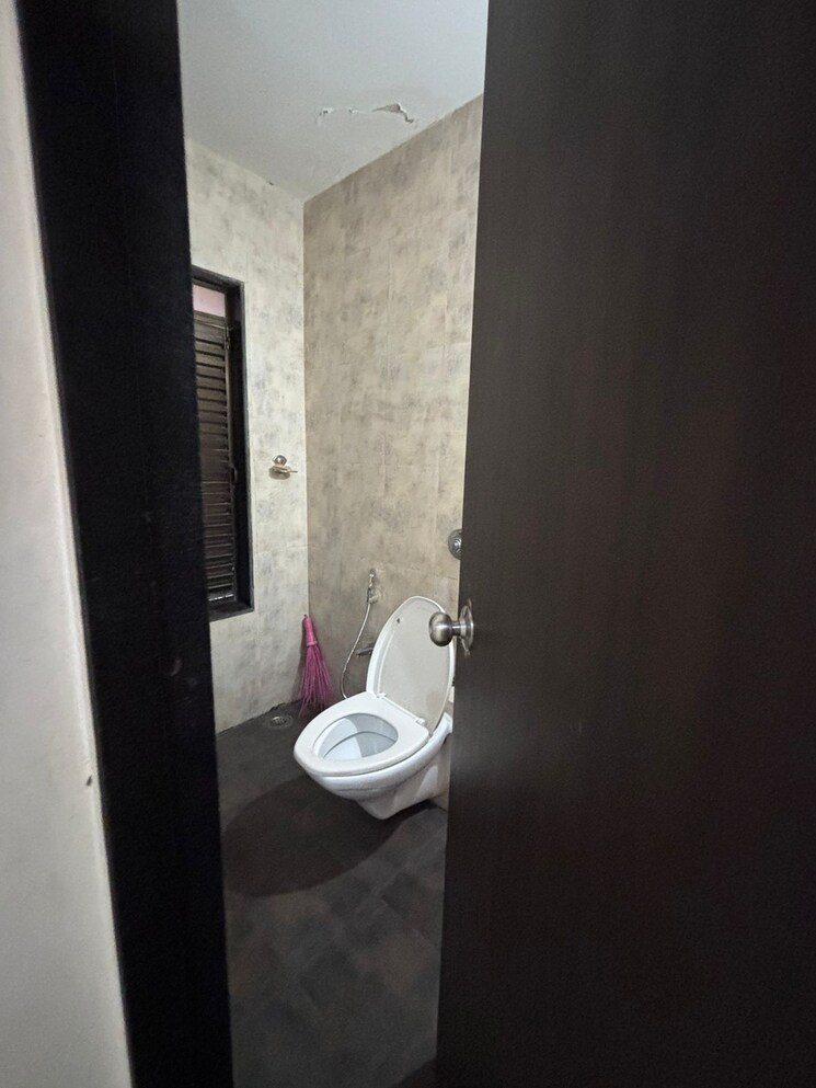 Bathroom, galaxy-carina 3 Bedroom 1475 Sq.Ft. Apartment In Kharghar Navi Mumbai 9484387