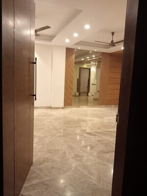 Room in 2.5 BHK Builder Floor at Sector 4 – for Rent