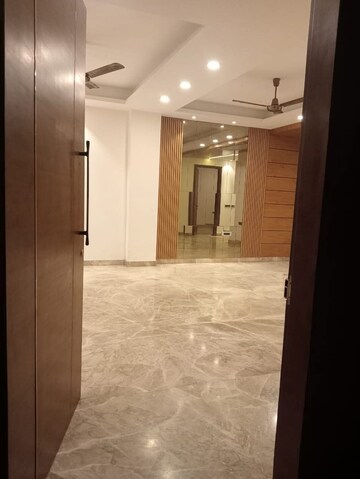 Room in 2.5 BHK Builder Floor at Sector 4 – for Rent