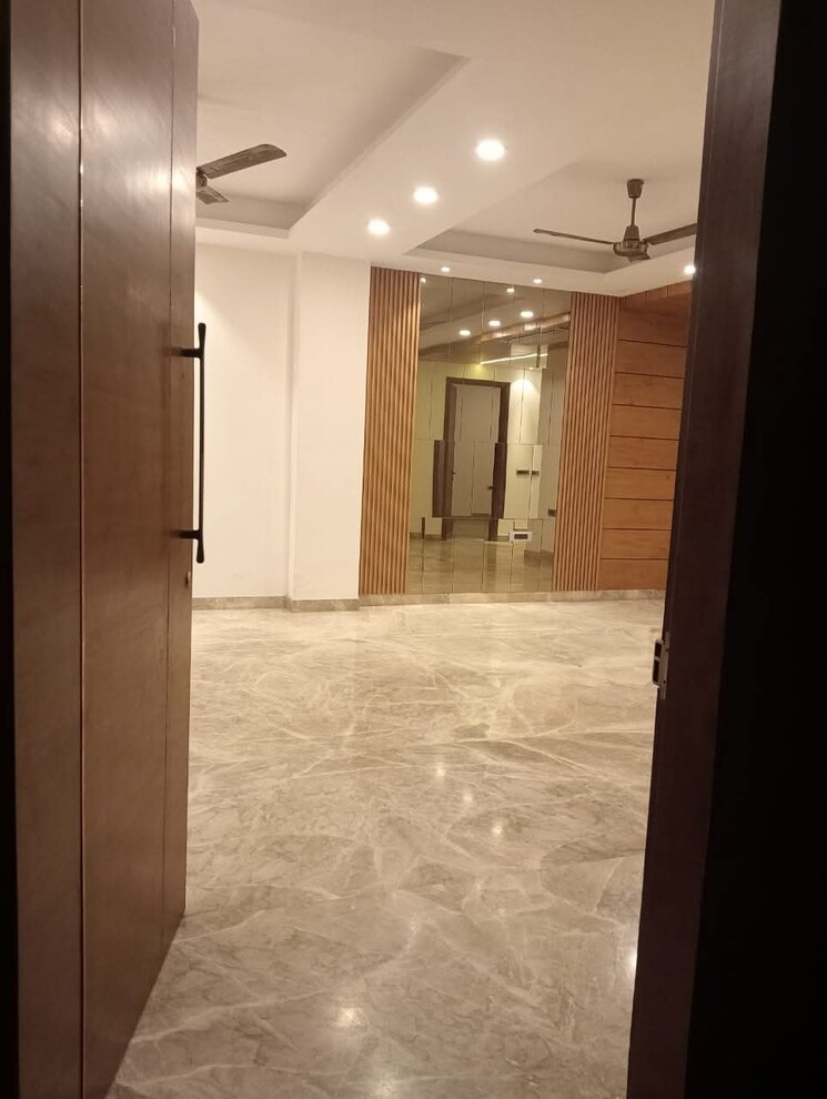 Room, sector 4 2.5 Bedroom 1356 Sq.Ft. Builder Floor In Sector 4 Gurgaon 9484483