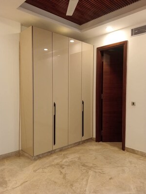Room in 2.5 BHK Builder Floor at Sector 4 – for Rent
