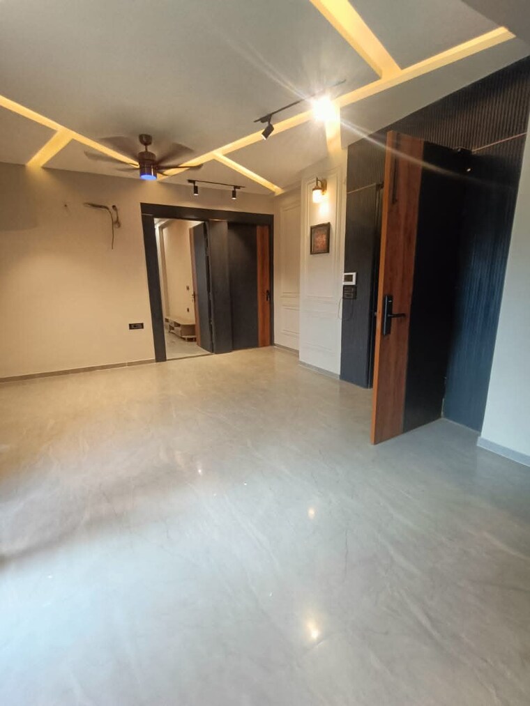 Room, sector 4 2.5 Bedroom 1356 Sq.Ft. Builder Floor In Sector 4 Gurgaon 9484483