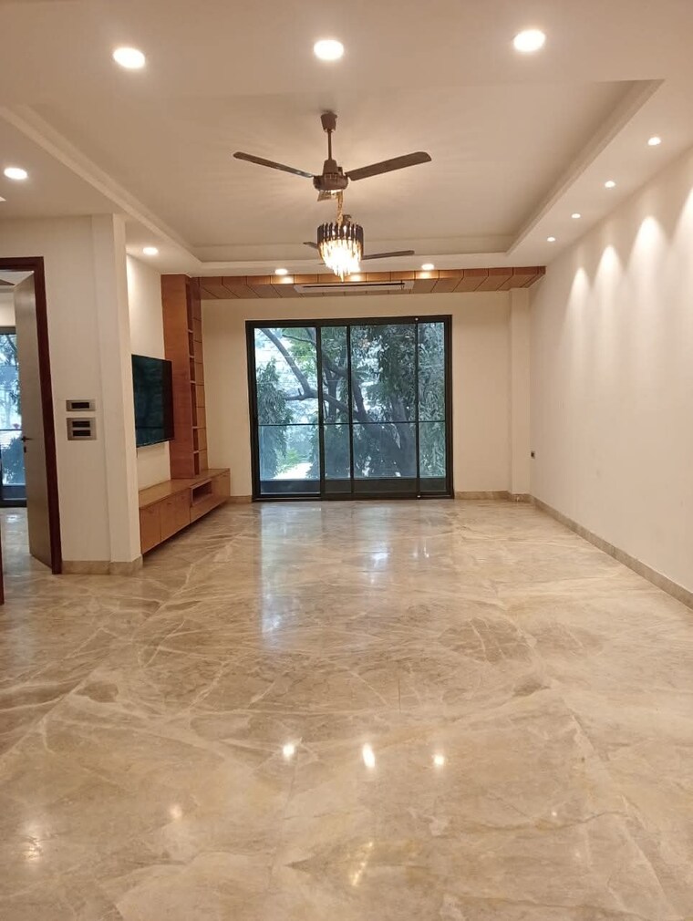 Room, sector 4 2.5 Bedroom 1356 Sq.Ft. Builder Floor In Sector 4 Gurgaon 9484483