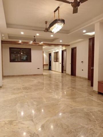 Room in 2.5 BHK Builder Floor at Sector 4 – for Rent