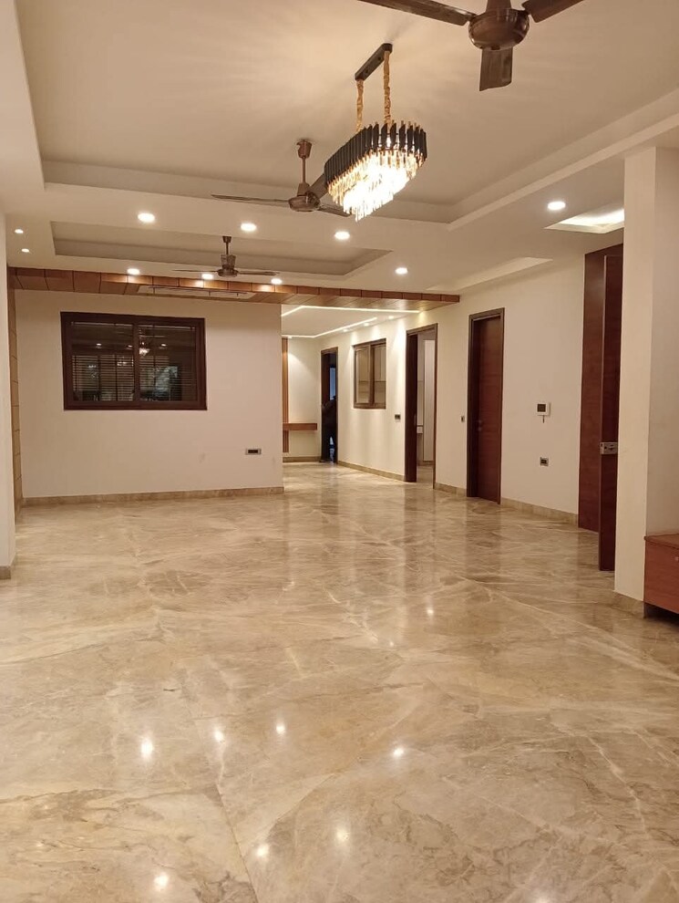 Room, sector 4 2.5 Bedroom 1356 Sq.Ft. Builder Floor In Sector 4 Gurgaon 9484483
