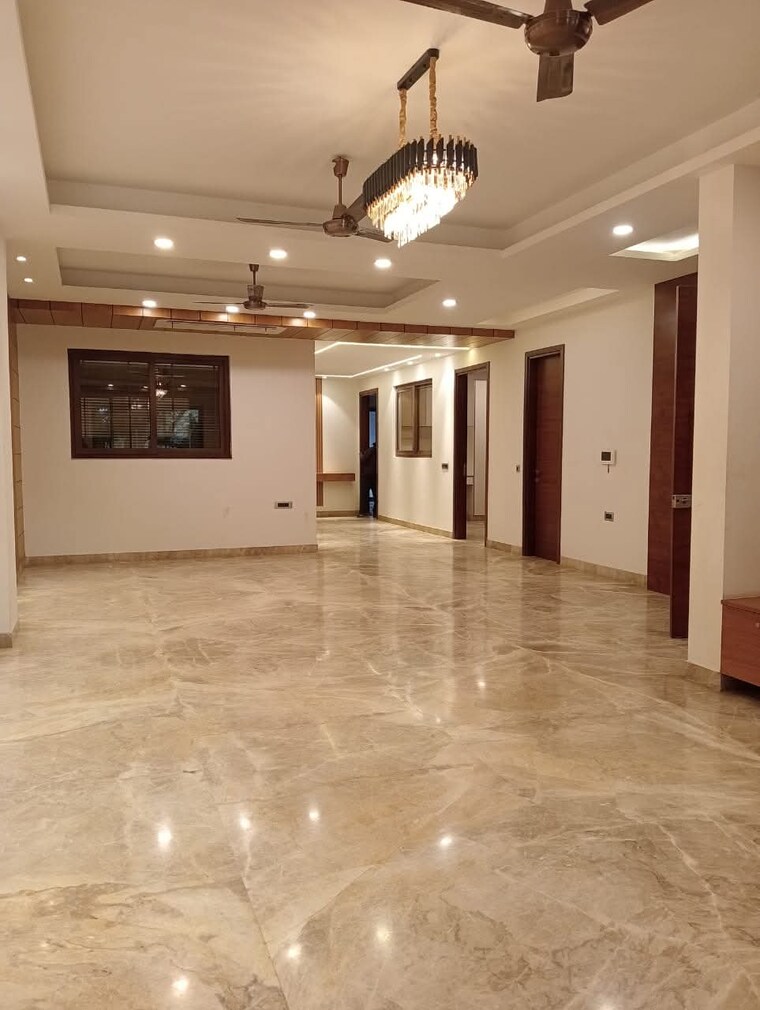 Room, sector 4 2.5 Bedroom 1356 Sq.Ft. Builder Floor In Sector 4 Gurgaon 9484483