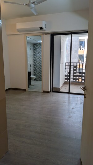 Room in 3 BHK Builder Floor at Birla Navya, Sector 63a – for Rent