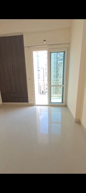 3 BHK Apartment For Sale in Mahagun Moderne, Sector 78