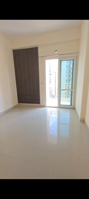 Room in 3 BHK Apartment at Mahagun Moderne, Sector 78 – for Sale