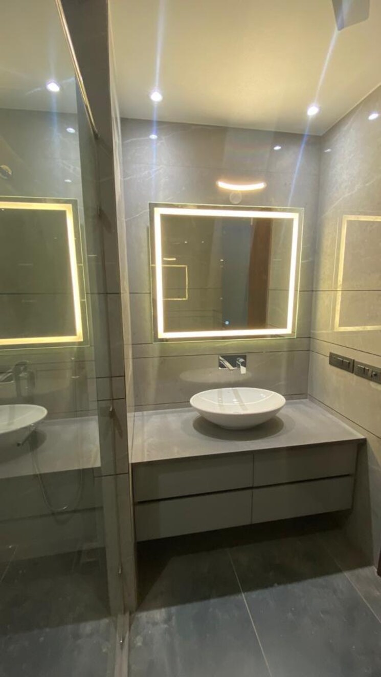 Bathroom, sarvodaya enclave 4 Bedroom 3500 Sq.Ft. Builder Floor In Sarvodaya Enclave Delhi 9484587