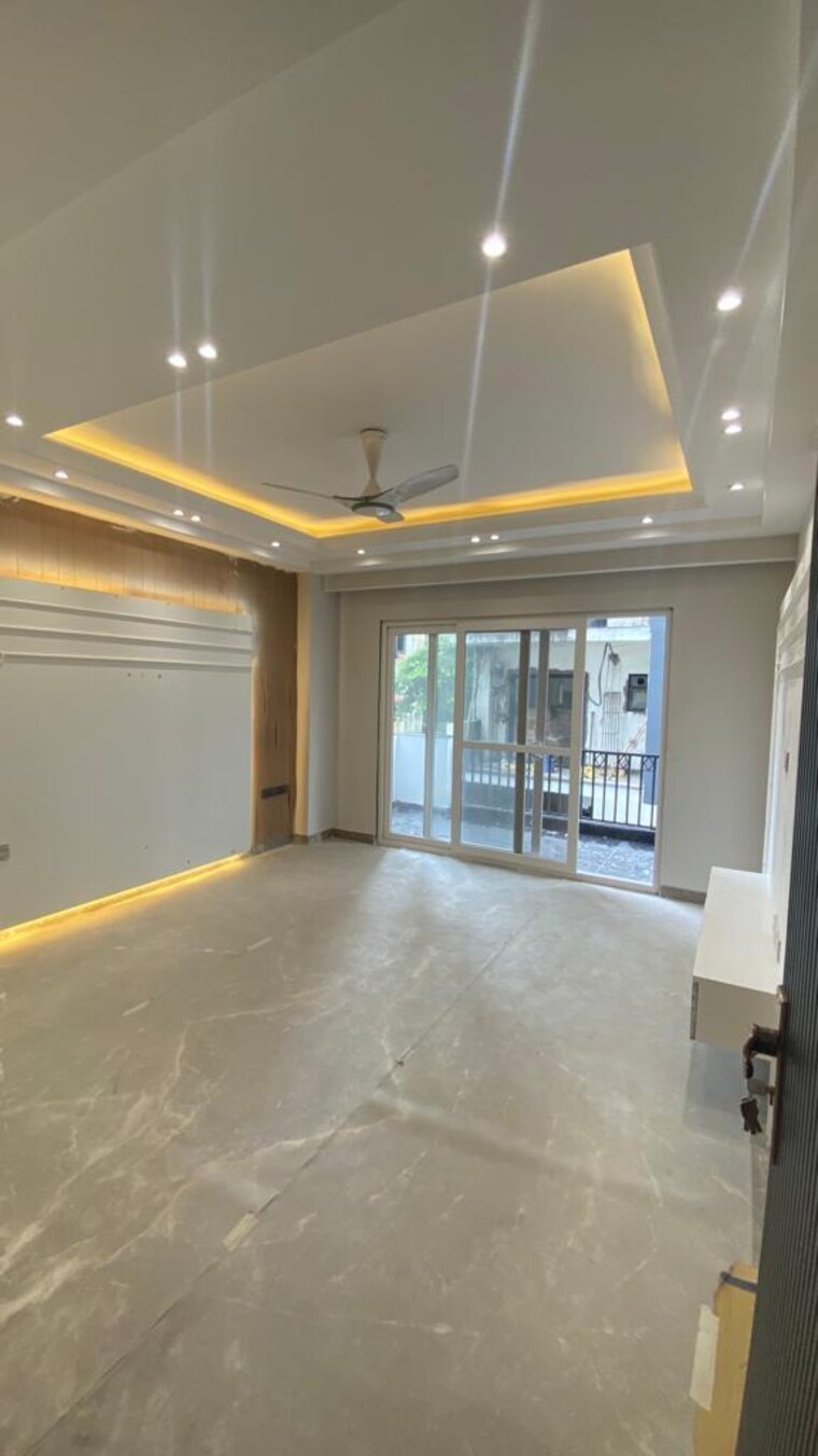 Room, sarvodaya enclave 4 Bedroom 3500 Sq.Ft. Builder Floor In Sarvodaya Enclave Delhi 9484587