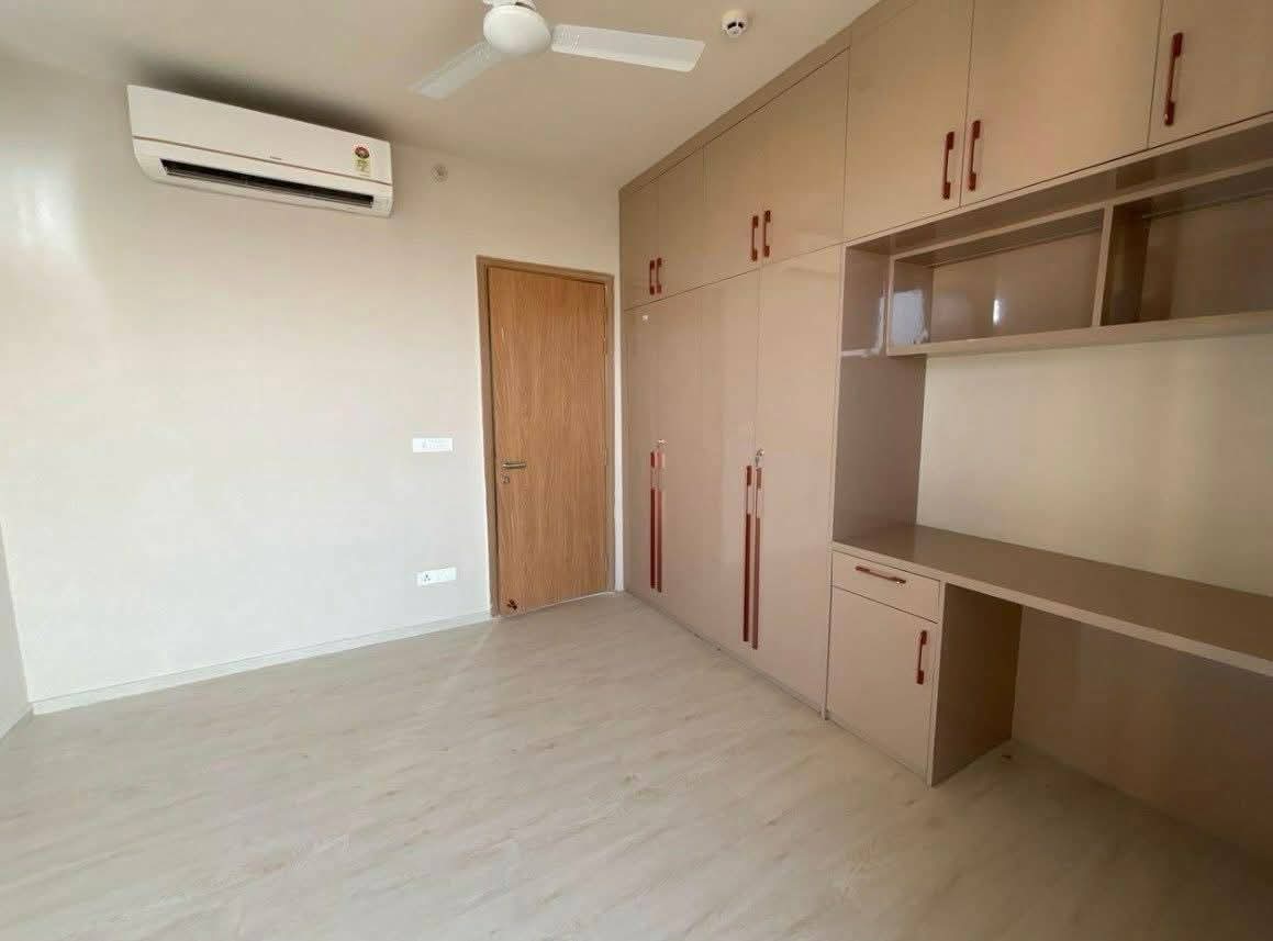 3 BHK + Servant Room Apartment For Rent in M3M Heights