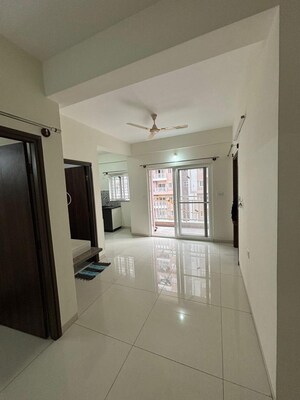 Room in 2 BHK Apartment at DSR Highland Greenz, Doddakannelli – for Rent