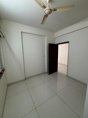 Room in 2 BHK Apartment at DSR Highland Greenz, Doddakannelli – for Rent