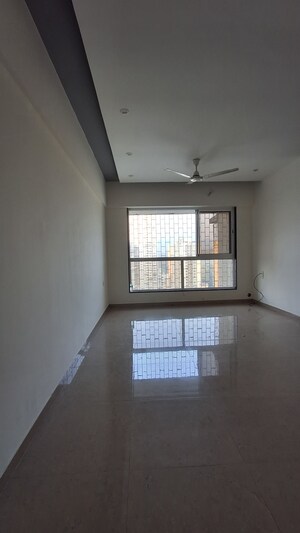 Room in 2.5 BHK Apartment at Evershine Crown, Kandivali East – for Sale