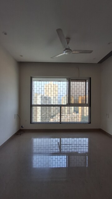Room in 2.5 BHK Apartment at Evershine Crown, Kandivali East – for Sale