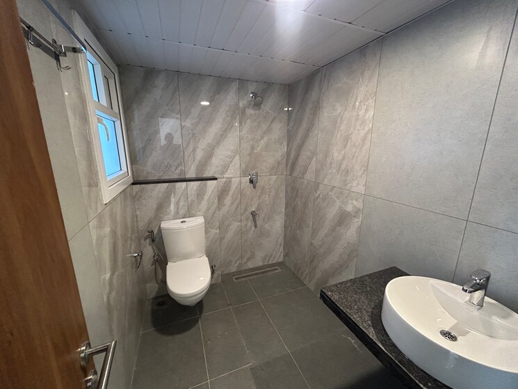 Bathroom, prestige-beverly-hills 4 Bedroom 2708 Sq.Ft. Apartment In Kokapet Hyderabad 9484653