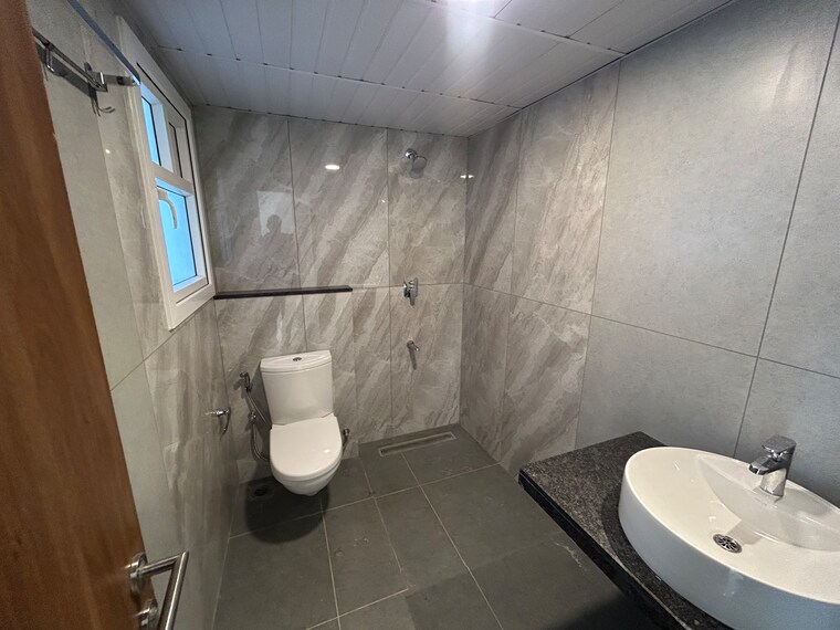 Bathroom, prestige-beverly-hills 4 Bedroom 2708 Sq.Ft. Apartment In Kokapet Hyderabad 9484653