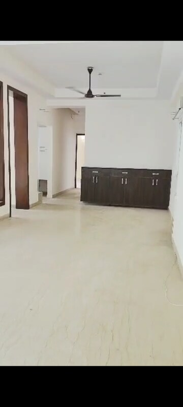 Room in 2 BHK Independent House at RWA Apartments Sector 26, Sector 26 – for Rent