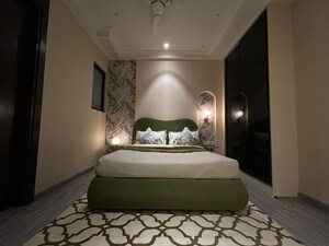 Bedroom in 4 BHK Builder Floor at DLF City Phase IV, Dlf Phase iv – for Rent