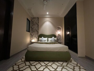 Bedroom in 4 BHK Builder Floor at DLF City Phase IV, Dlf Phase iv – for Rent