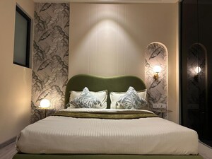 Bedroom in 4 BHK Builder Floor at DLF City Phase IV, Dlf Phase iv – for Rent