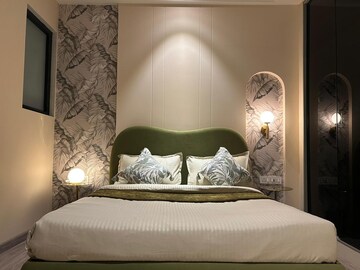 Bedroom in 4 BHK Builder Floor at DLF City Phase IV, Dlf Phase iv – for Rent