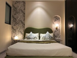 Bedroom in 4 BHK Builder Floor at DLF City Phase IV, Dlf Phase iv – for Rent