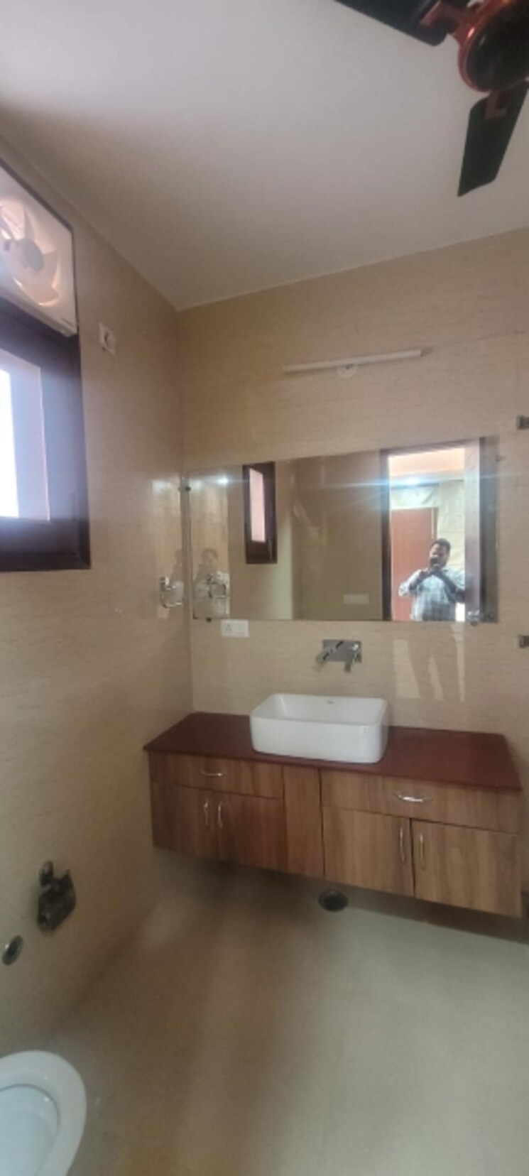 Attached Bathroom, antriksh-gateway-apartments 2 Bedroom 1200 Sq.Ft. Apartment In Sector 51 Noida 9484710