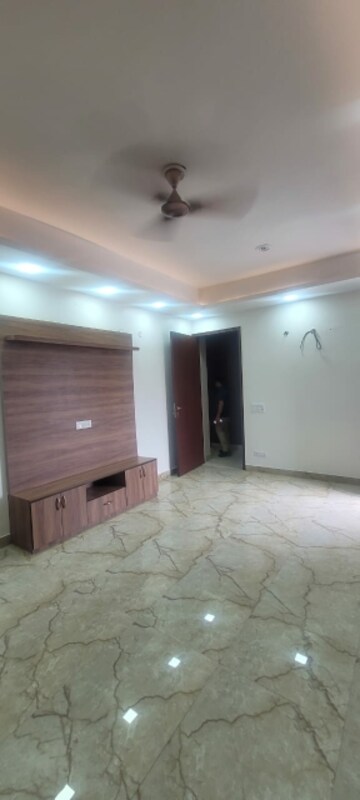 Room in 3 BHK Apartment at Antriksh Gateway Apartments, Sector 51 – for Rent