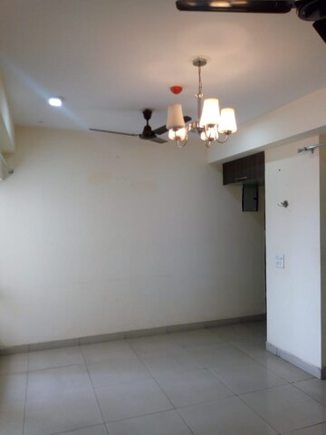 Room in 2 BHK Apartment at Panchsheel Greens II, Sector 16 Greater Noida – for Rent